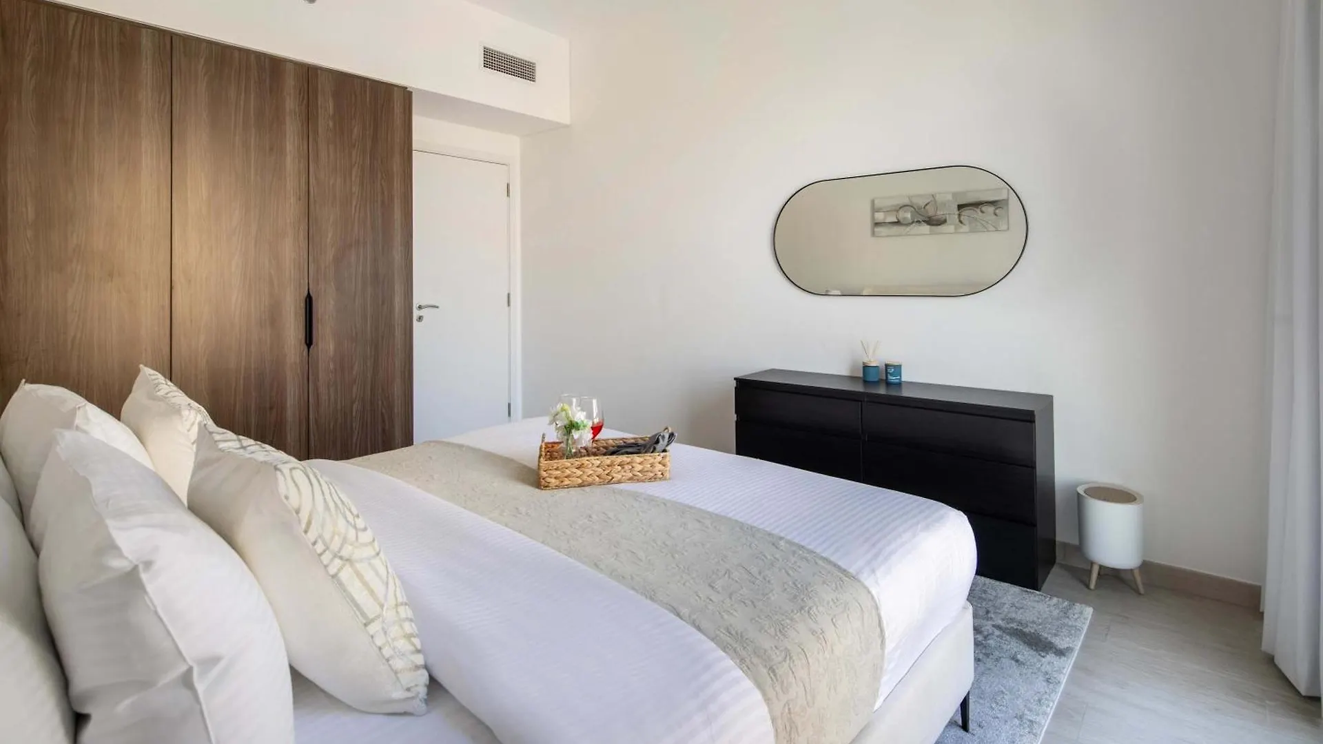 Frank Porter - Lamtara 3 Dubai Apartment